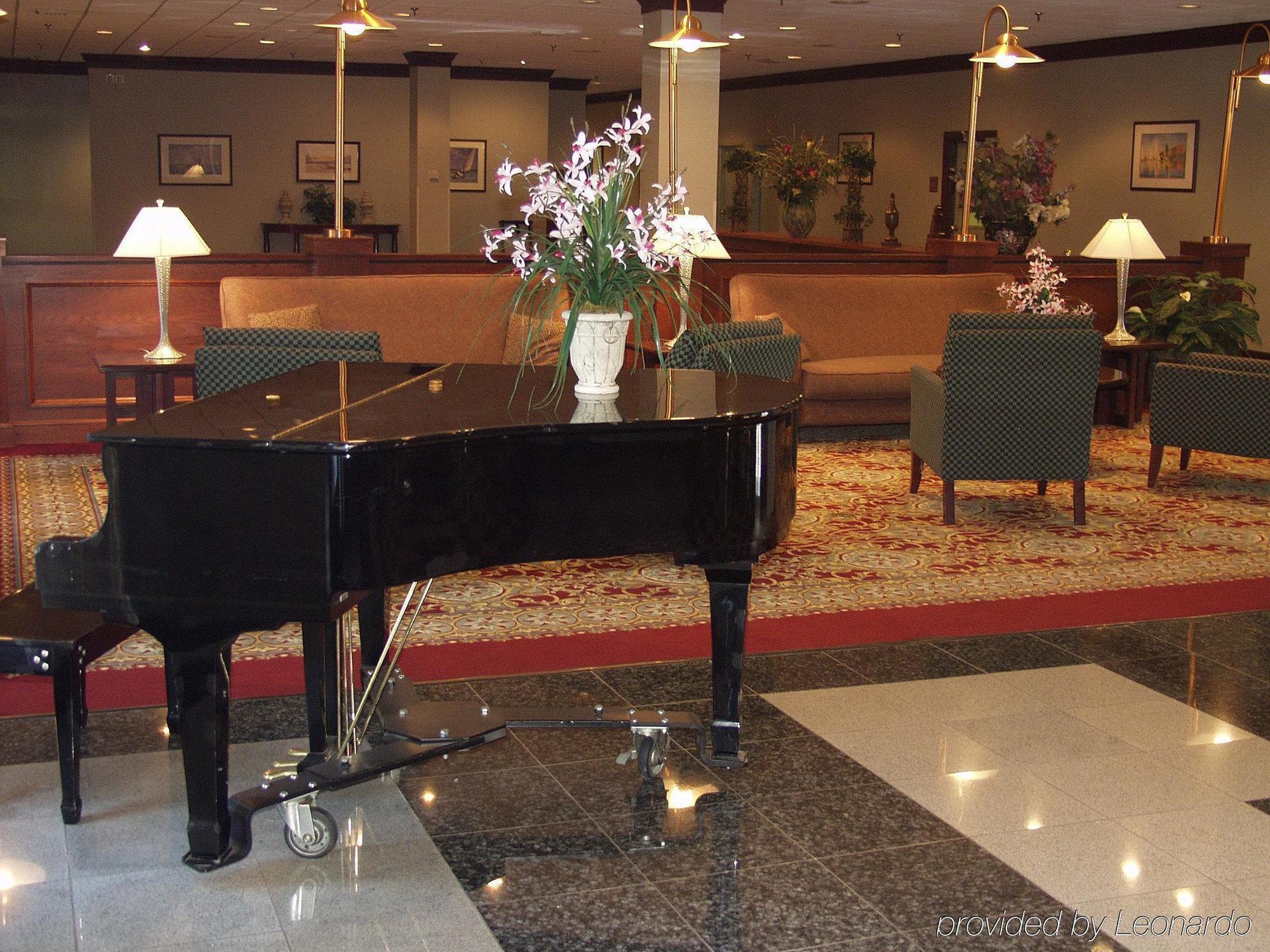 Holiday By Ihg Hotel 3*
